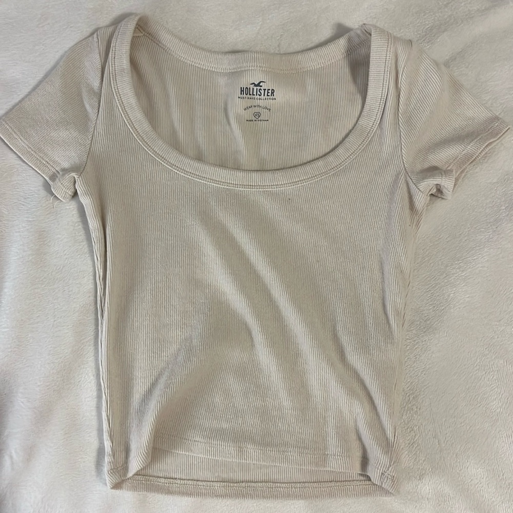 cream hollister crop top